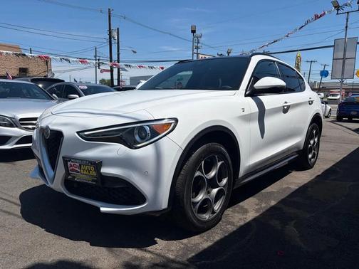 Alfa White 2022 Alfa Romeo Stelvio Ti
