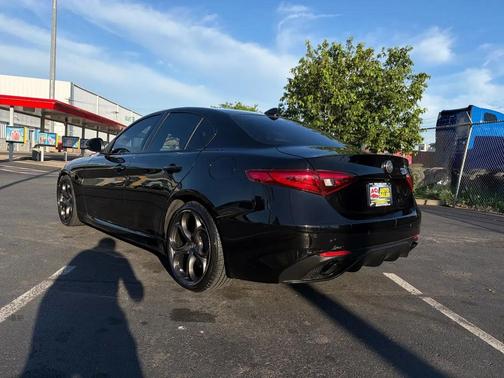 Alfa Black 2019 Alfa Romeo Giulia Ti Sport
