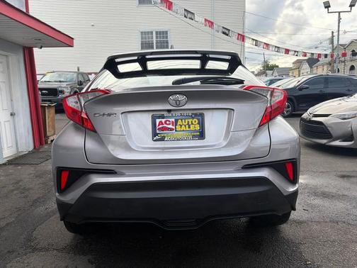 Silver Knockout Metallic 2020 Toyota C-HR XLE