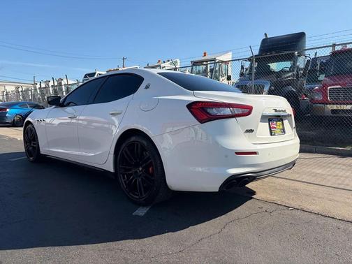 Bianco 2020 Maserati Ghibli S Q4