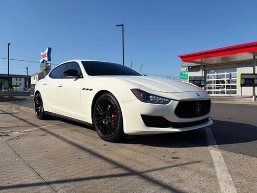 Bianco 2020 Maserati Ghibli S Q4