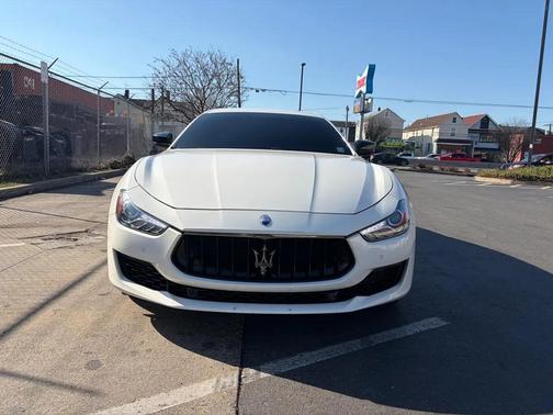 Bianco 2020 Maserati Ghibli S Q4