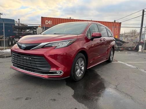 Ruby Flare Pearl 2021 Toyota Sienna XLE 8 Passenger