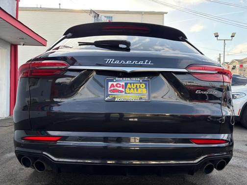 Nero Tempesta Metallic 2023 Maserati Grecale GT