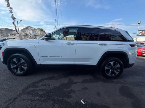 Bright White Clearcoat 2022 Jeep Grand Cherokee 4xe Base