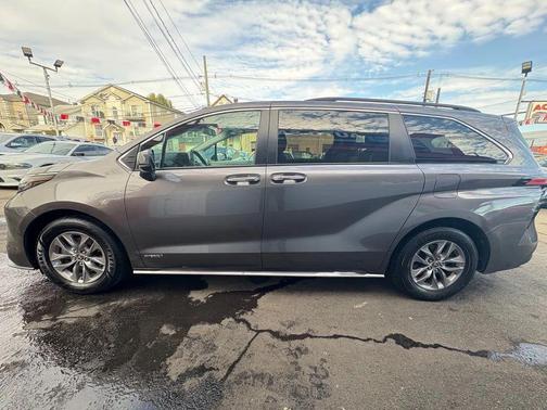 Predawn Gray Mica 2021 Toyota Sienna XLE 8 Passenger