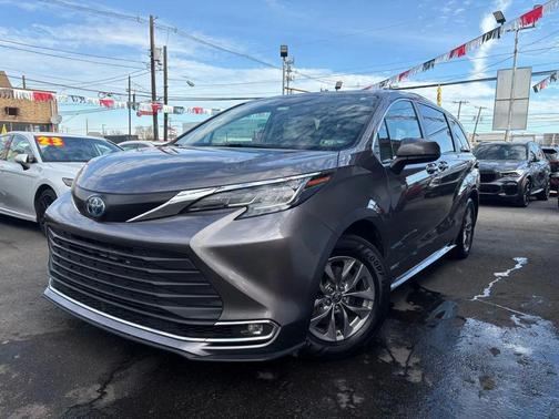 Predawn Gray Mica 2021 Toyota Sienna XLE 8 Passenger