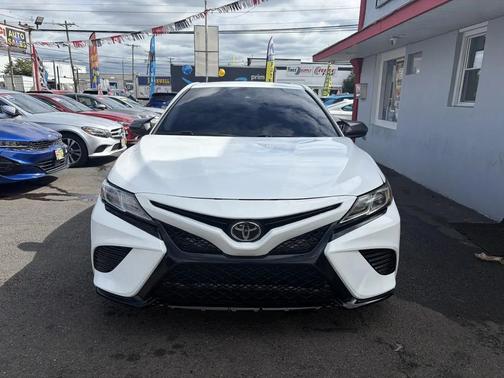 Super White 2020 Toyota Camry SE