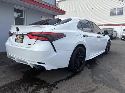 Super White 2020 Toyota Camry SE