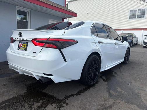 Super White 2020 Toyota Camry SE
