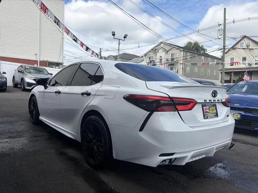 Super White 2020 Toyota Camry SE