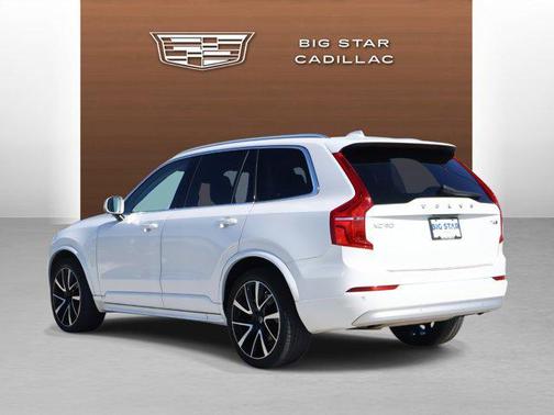 2022 Volvo XC90 T6 Momentum