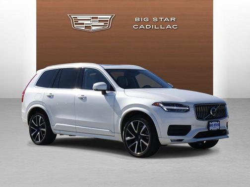 2022 Volvo XC90 T6 Momentum