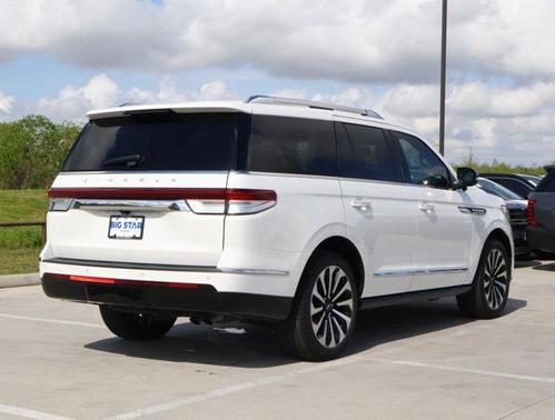 Pristine White Metallic Tri-Coat 2022 Lincoln Navigator Reserve