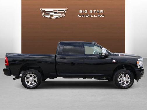 Diamond Black Crystal Pearlcoat 2024 RAM 2500 Laramie Crew Cab 4x4 6'4' Box