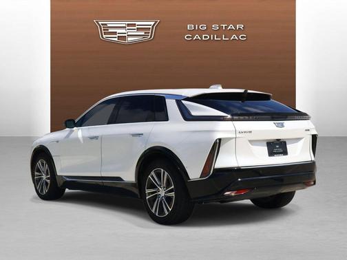 Crystal White Tricoat 2024 Cadillac LYRIQ Luxury