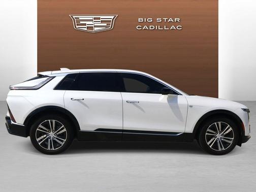 Crystal White Tricoat 2024 Cadillac LYRIQ Luxury