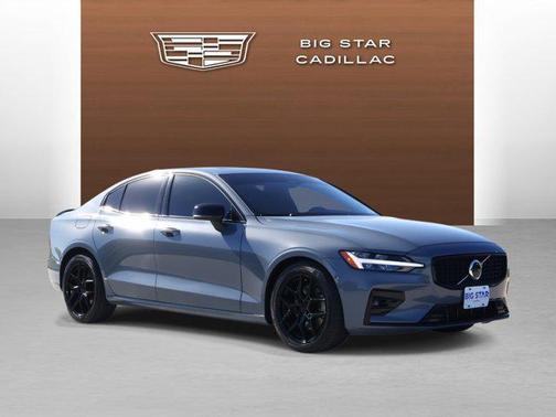 2024 Volvo S60 B5 Core Dark Theme