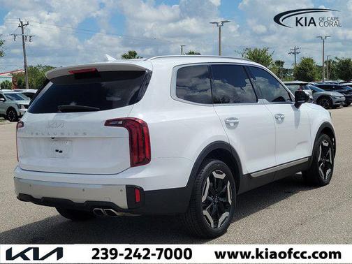 Glacial White Pearl 2024 Kia Telluride S