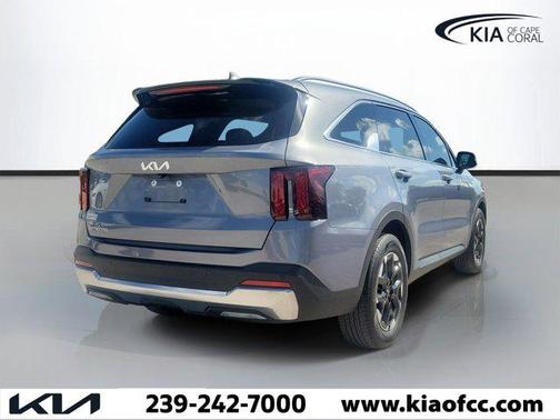 Everlasting Silver 2025 Kia Sorento S
