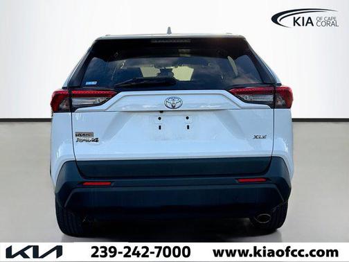 2020 Toyota RAV4 XLE