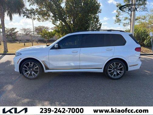 2022 BMW X7 M50i