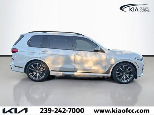 2022 BMW X7 M50i