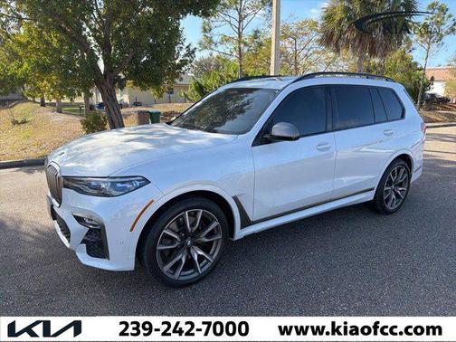 2022 BMW X7 M50i