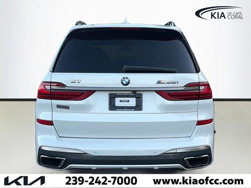 2022 BMW X7 M50i