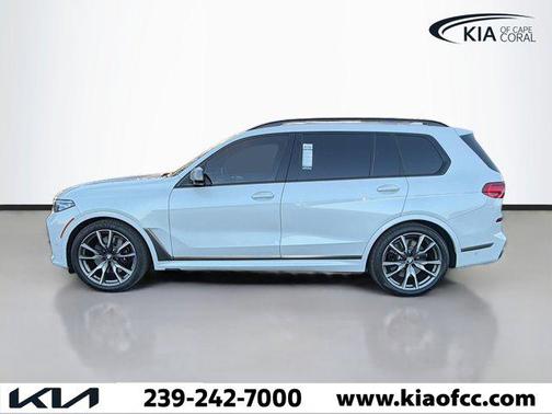 2022 BMW X7 M50i