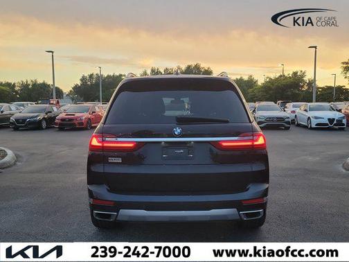 Black Sapphire Metallic 2019 BMW X7 xDrive40i
