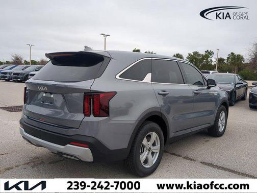 2025 Kia Sorento LX
