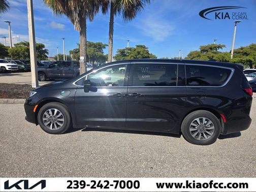 2024 Chrysler Pacifica Hybrid Select