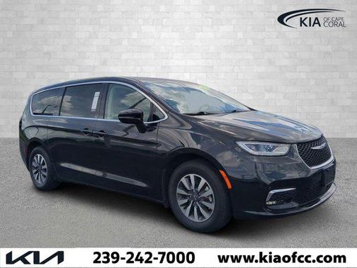 2024 Chrysler Pacifica Hybrid Select