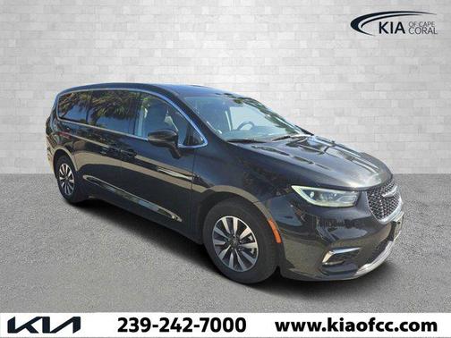 2024 Chrysler Pacifica Hybrid Select