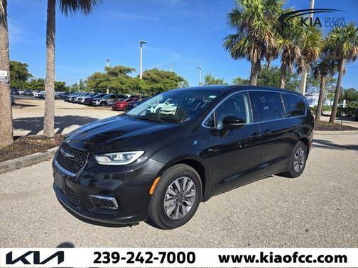 2024 Chrysler Pacifica Hybrid Select