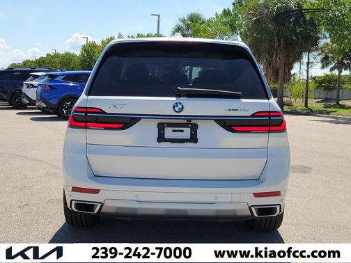 White Metallic 2026 BMW X7 xDrive40i