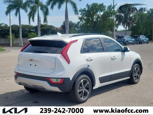 Snow White Pearl 2026 Kia Niro LX