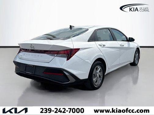 2024 Hyundai ELANTRA SE