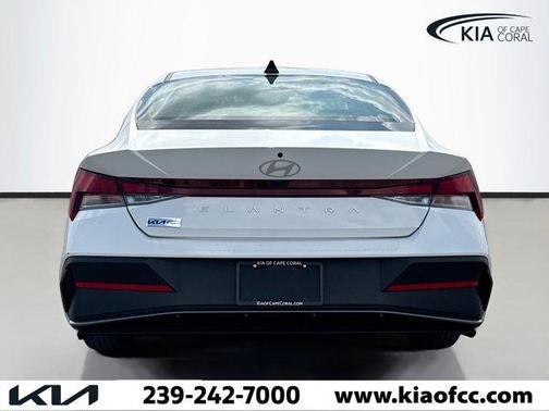 2024 Hyundai ELANTRA SE