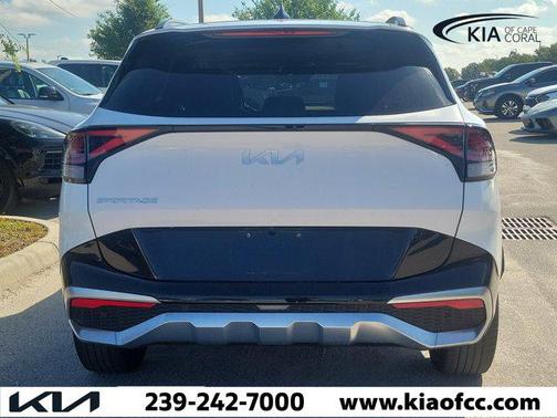 Glacial White Pearl 2023 Kia Sportage SX
