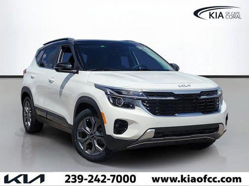 Clear White/Black Roof 2024 Kia Seltos S