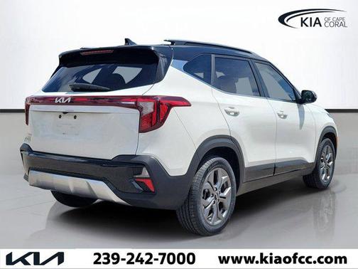 Clear White/Black Roof 2024 Kia Seltos S