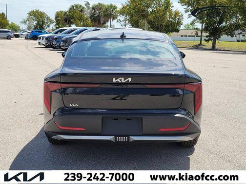 Aurora Black Pearl 2026 Kia K4 EX