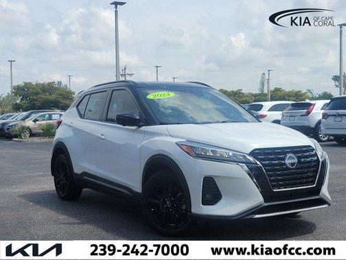 Aspen White Tricoat/Super Black 2023 Nissan Kicks SR