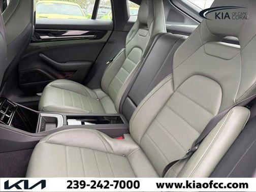 2025 Porsche Panamera 4