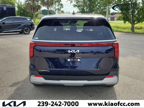 Deep Chroma Blue 2027 Kia Carnival LXS