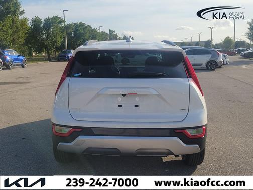 Snow White Pearl 2026 Kia Niro LX