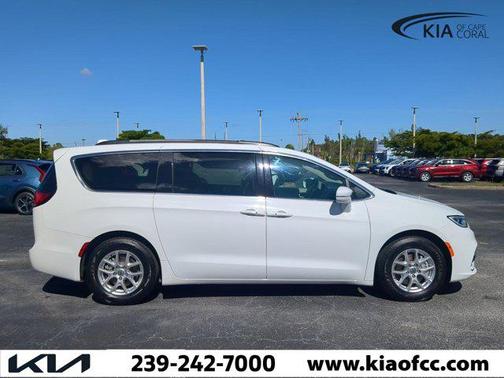 2022 Chrysler Pacifica Touring L