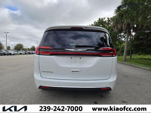 2022 Chrysler Pacifica Touring L